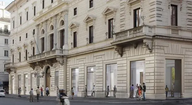 Apple a Roma, ora c’è la data: apre in primavera il maxi-store di via del Corso