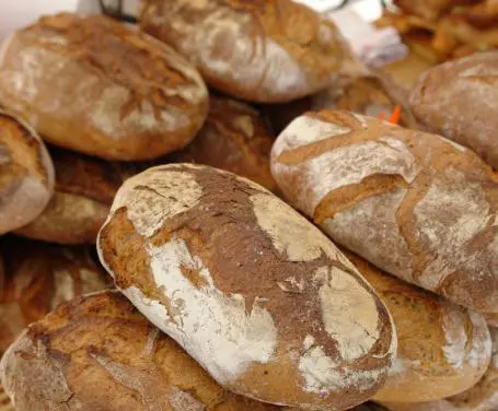Pane fresco o surgelato? La doppia crescita che conquista il mondo del bakery”