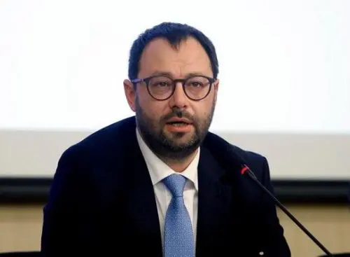 Ex Ilva, Patuanelli: “Ingresso dello Stato quasi inevitabile, da ArcelorMittal tagli inaccettabili”