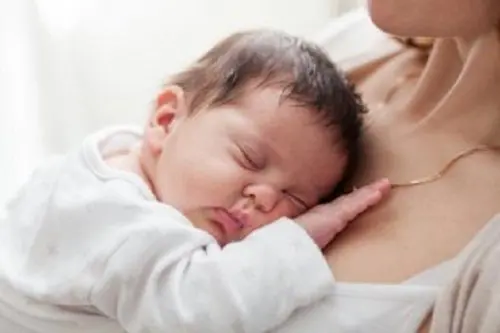 Bimba nasce con due bocche negli Stati Uniti: è il 35° caso registrato dal 1900