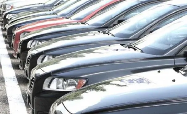 Italia, auto sempre più vecchie: età media oltre i 12 anni e costi RC alle stelle