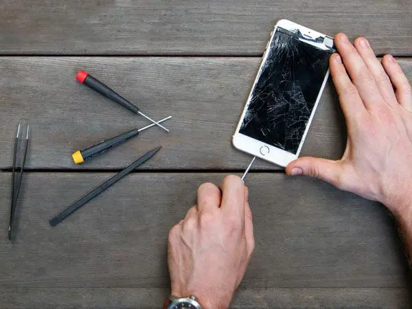 Da oggi potrai far riparare un iPhone in un negozio indipendente