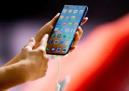 Usa, sorveglianza post vaccino Covid sarà via smartphone