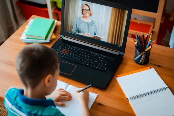 Scuola, come affrontare la Dad? I consigli dell’esperto
