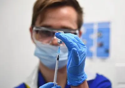 Covid, reazione allergica a vaccino Pfizer: cosa sappiamo della donna ricoverata