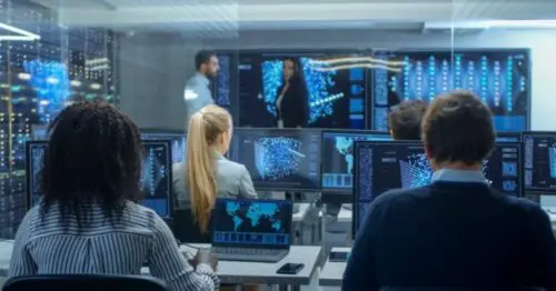 Dalle riunioni online “obbligate” al caso Trump: così i 5 colossi del web hanno aumentato ricchezza e potere. “Ormai contano più degli Stati”. Ecco scenari ed effetti
