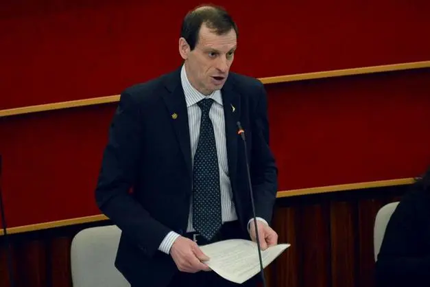 Il presidente Savoi si dimette dopo frasi sessiste
