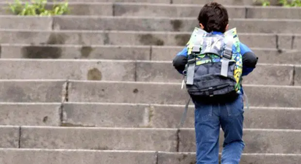 Arrivano gli occhiali con lenti intelligenti per i bambini miopi