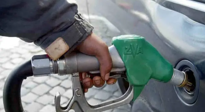 Benzina prezzo al litro in crescita da novembre: incremento del 14,5%, pieno su base annua +241 euro