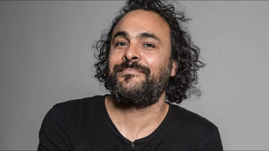 Kader Attia scelto come curatore della Biennale di Berlino 2022