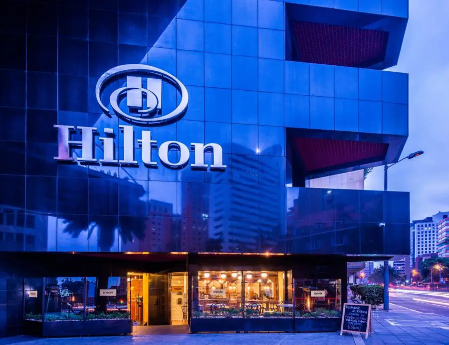 Hilton raddoppia la puntata sulla crescita di Las Vegas con un portafoglio in rapida espansione e un ritorno grandioso nella Strip