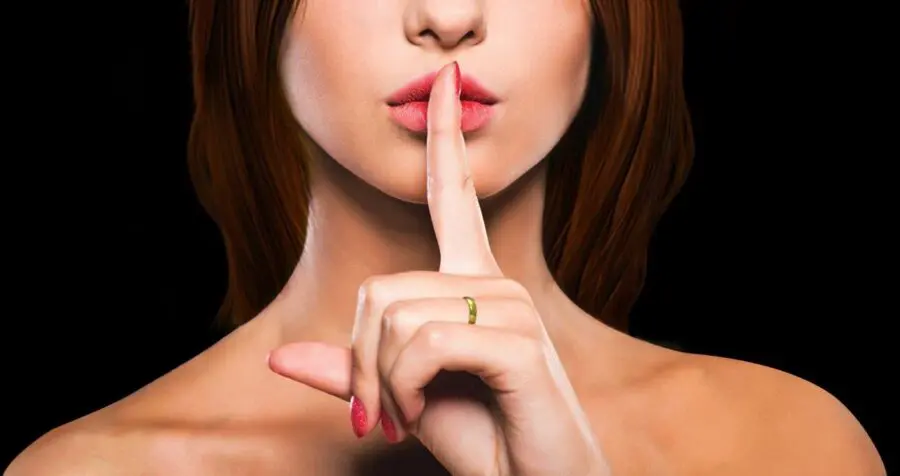 Gli uomini preferiscono le bionde… ma tradiscono con le more