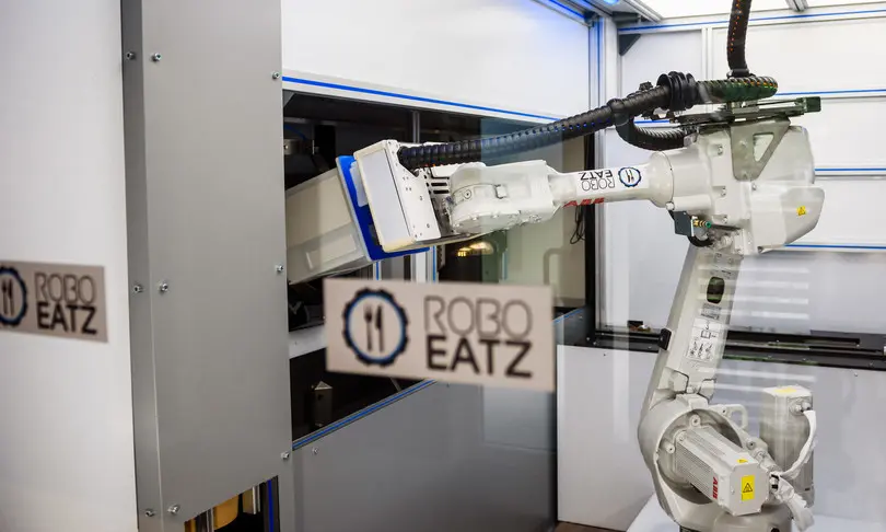 Riga, Robot-chef cucina un piatto in soli cinque minuti