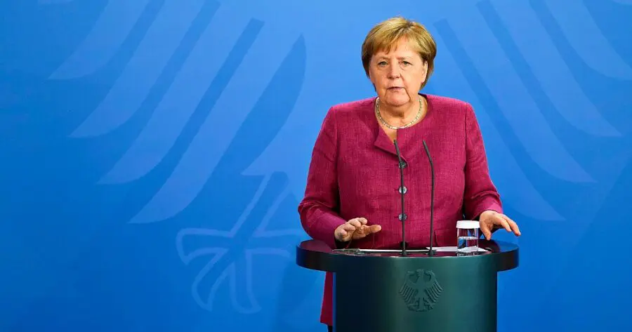 Ue e Merkel: standing ovation dei leader per il suo ultimo summit