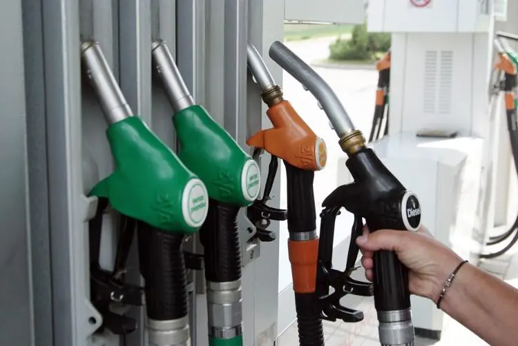 Benzina e diesel continua l’aumento dei prezzi