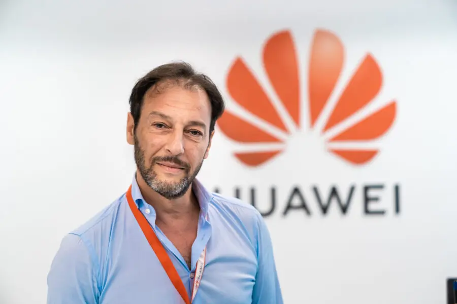 Huawei smentisce chi la dava per spacciata