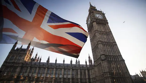 Le banche britanniche in difficoltà dopo la proposta di una tassa sui profitti legati al QE