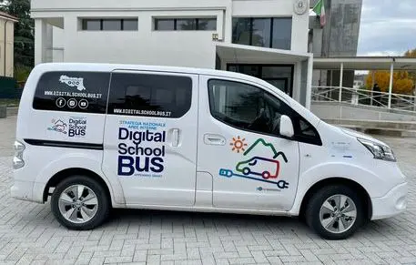 Un bus a domicilio per imparare: Digital Bus School
