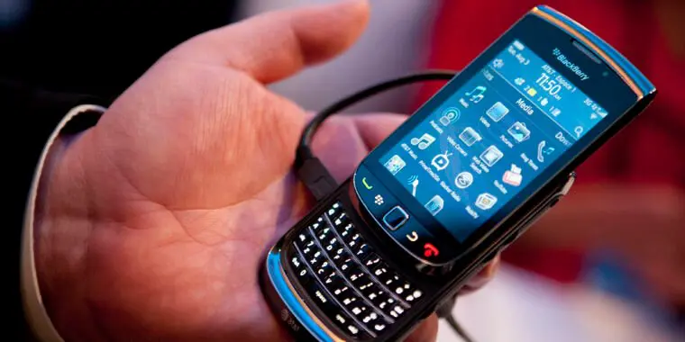 Oggi muoiono i BlackBerry. Ascesa e declino dello smartphone con la tastiera