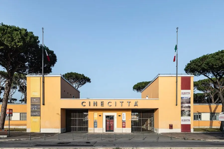 Roma, l’Economist lancia la nuova Cinecittà: “Gli Studios stanno vivendo una fase espansiva di portata storica”