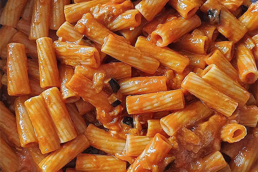 No, il bucatino no! Per la riscossa del rigatone all’amatriciana