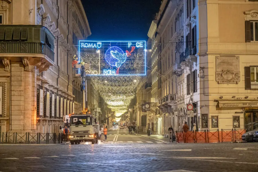 Roma, accesi albero di piazza Venezia e luminarie di via del Corso