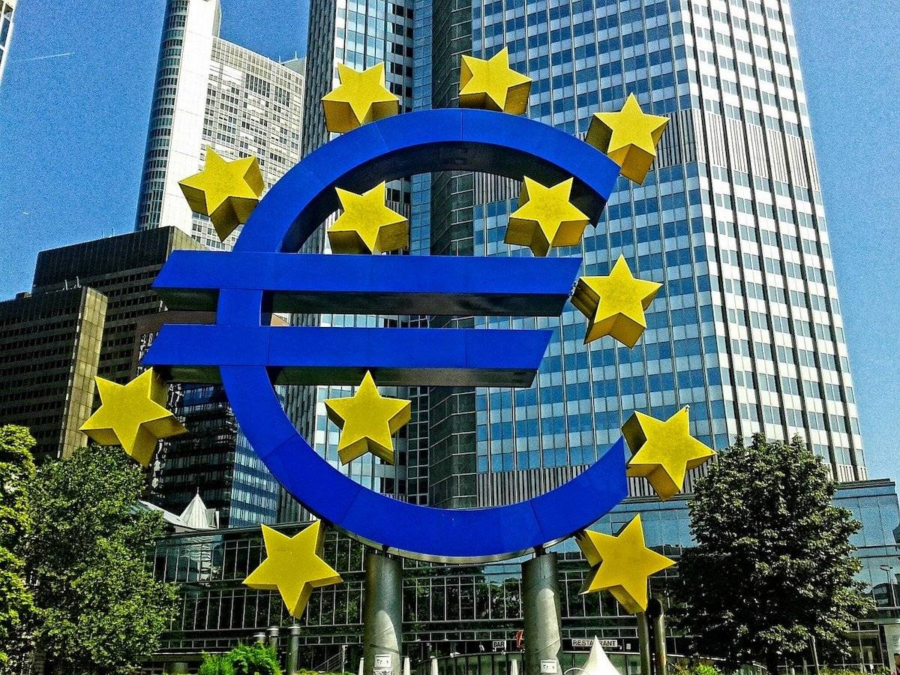 Tassa sugli extra profitti: il monito della BCE e le stoccate agli italiani