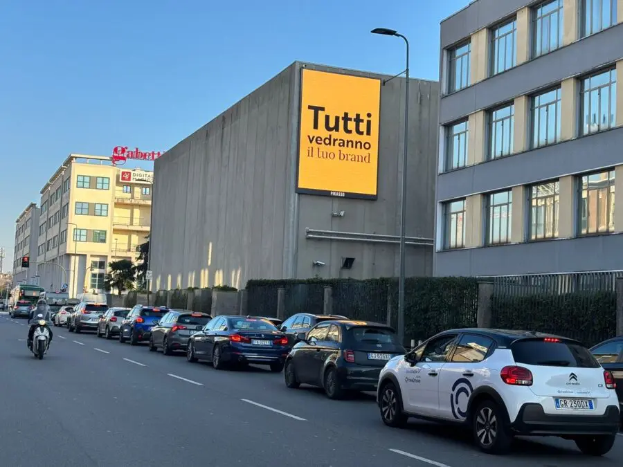 Pikasso Italia lancia la digitalizzazione con il primo schermo LED della “Milano Collection” a via Quaranta