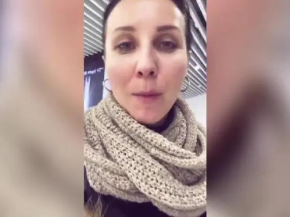 Aeroporto Fiumicino, “Sei russa? Non ti vendiamo la bottiglietta d’acqua”: la denuncia e le scuse di Adr