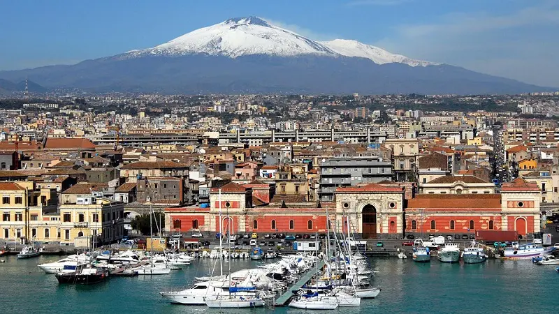 Quali sono le città più illuminate? Siracusa e Cagliari ai vertici