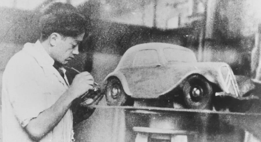 “Italiani da 100 anni”: Traction Avant, uno dei modelli Citroën più rappresentativi, nasce da una matita tricolore