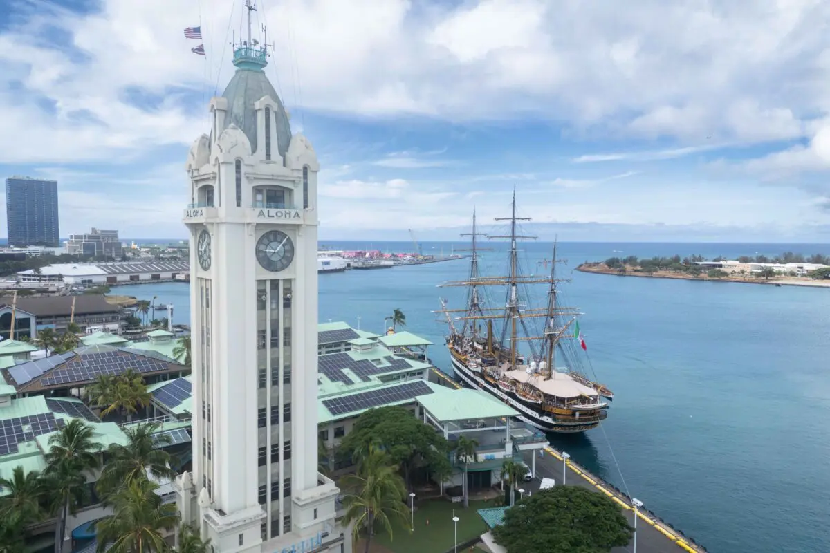 Nave Amerigo Vespucci in visita a Honolulu: accolta dal sindaco Rick Blangiardi e dalle autorità italiane