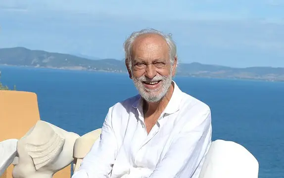“Orizzonti essenziali”, le sculture di Massimo D’Aiuto alla Fortezza Spagnola