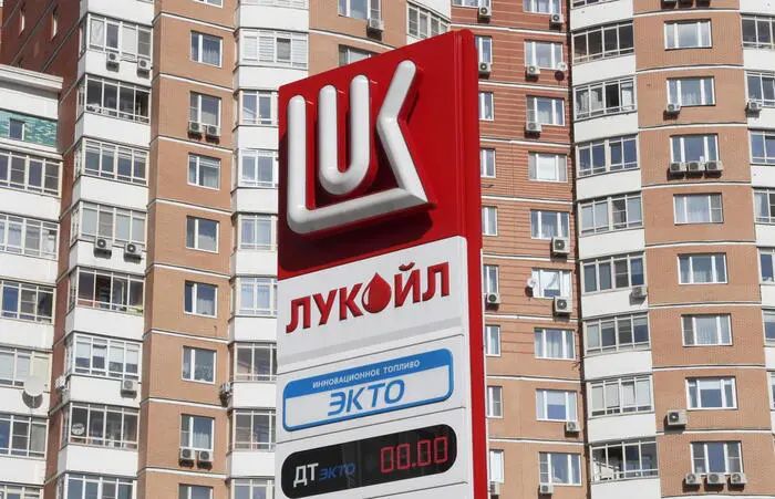 Russia reintroduce il divieto di esportazione della benzina fino a fine anno