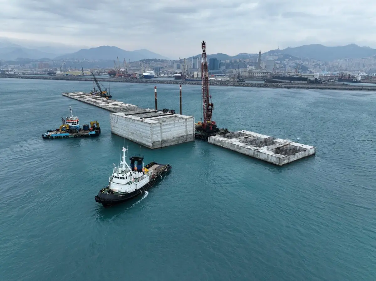 Webuild, nuova Diga Foranea di Genova, un’opera imponente prende forma: completata la posa del settimo cassone