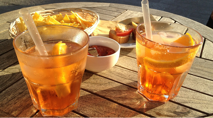 L’aperitivo non si tocca: a Padova lo spritz resta a 4 euro, sfida all’inflazione