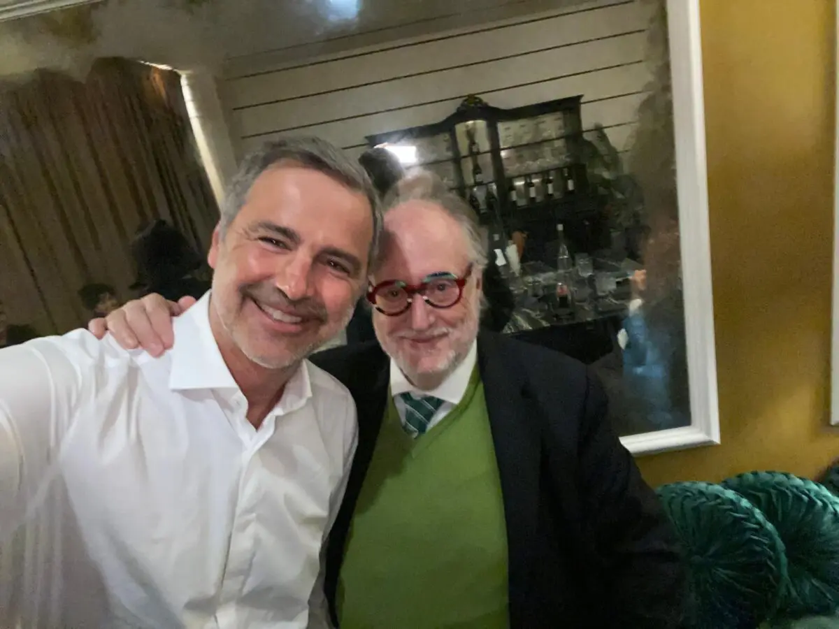 Editoria, successo per Beppe Convertini e “Il Paese Azzurro” alla Mondadori Duomo con Edoardo Raspelli