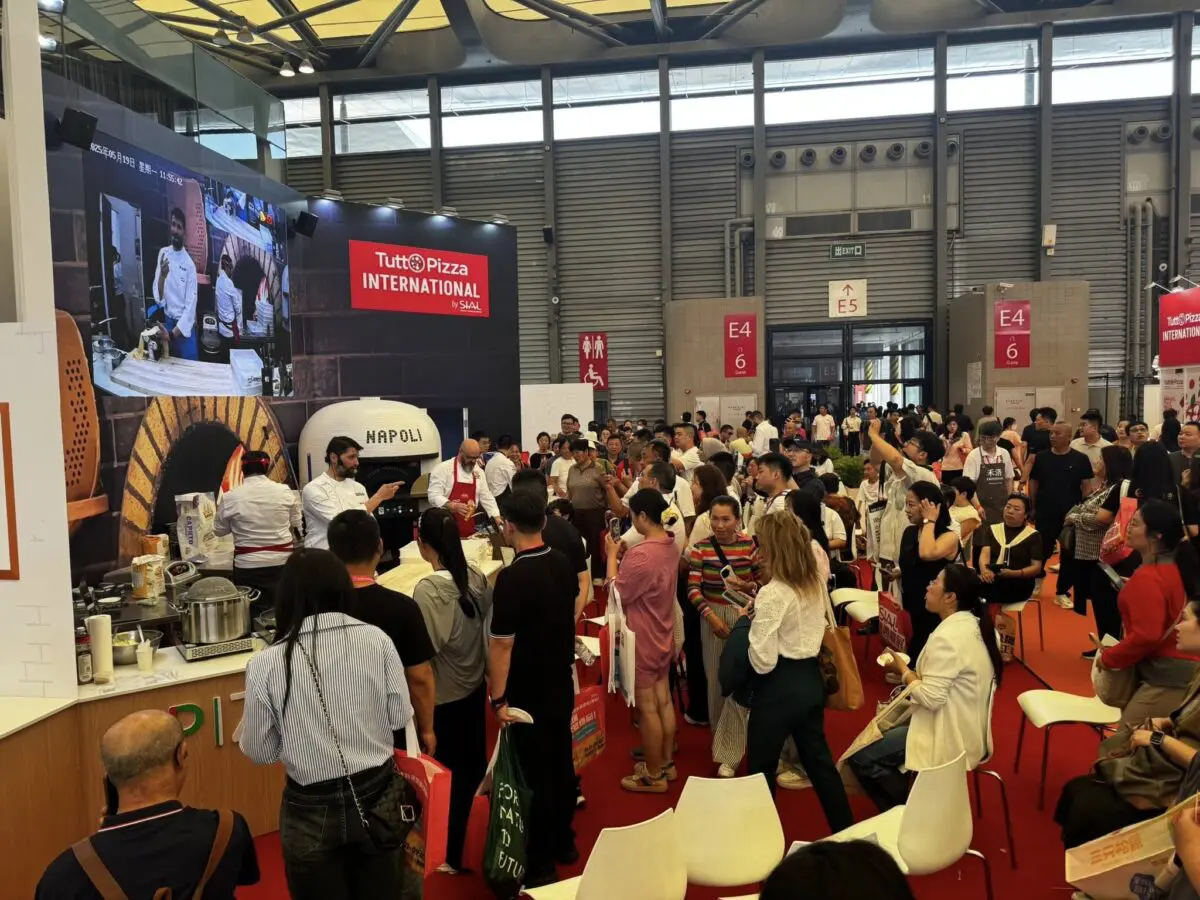 La pizza napoletana conquista il mondo: successo storico tra Napoli e Shanghai