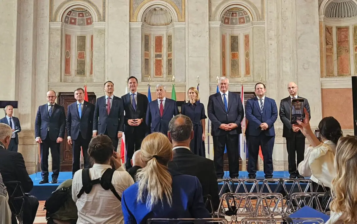 Sikorski: “Europa, rafforziamo la difesa! La Polonia spende già il 4% del PIL”