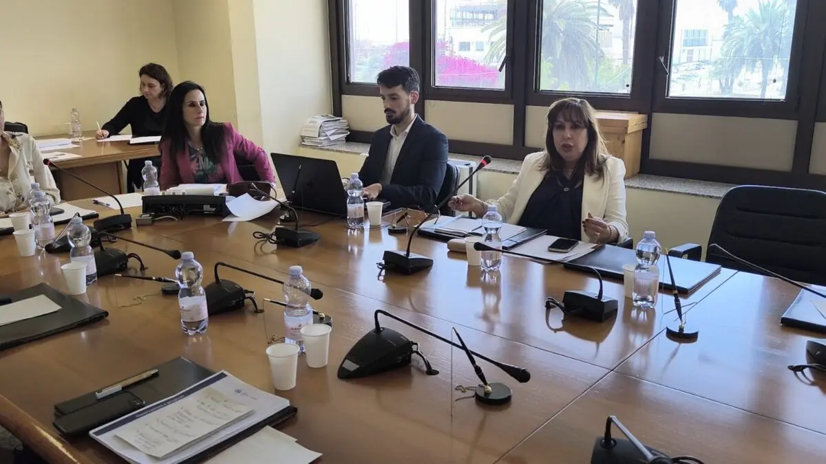“Caccia alle streghe” contro i medici obiettori: l’attacco di FdI sul caso aborto