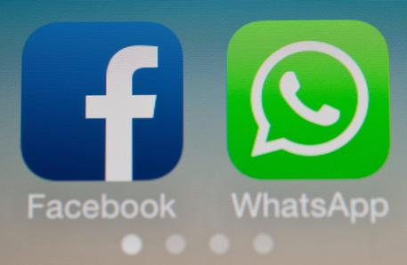 Facebook  WhatsApp, 