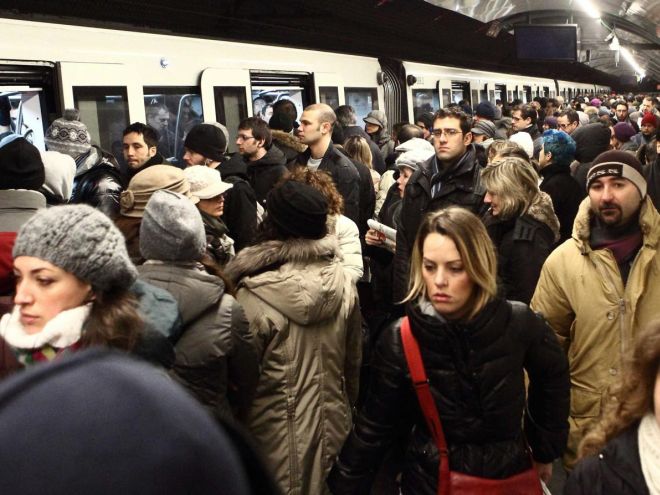 MASSIMO BARSOUM AGENZIA TOIATI DISAGI PER I PASSEGGERI ALLA FERMATA METRO DELLA STAZIONE TERMINI