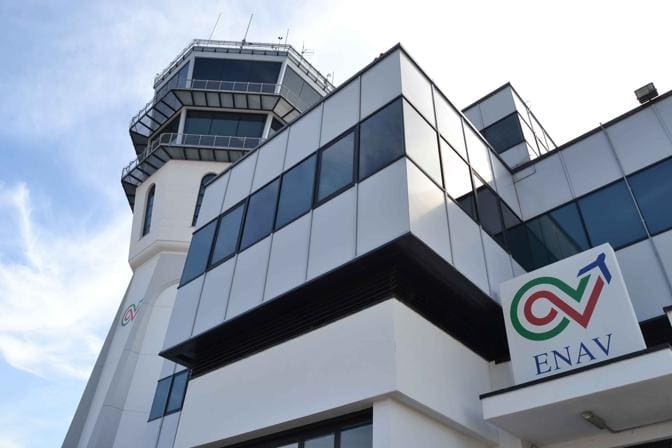 Bari servizio sulla torre di controllo dell ENAC all aeroporto di Bari Foto Arcieri