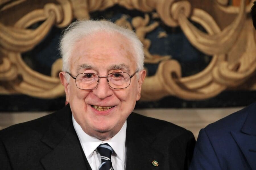 C'erano una volta/ Francesco Cossiga: il presidente autografava le spigole e aspettava i comunisti armi in pugno - La Mescolanza