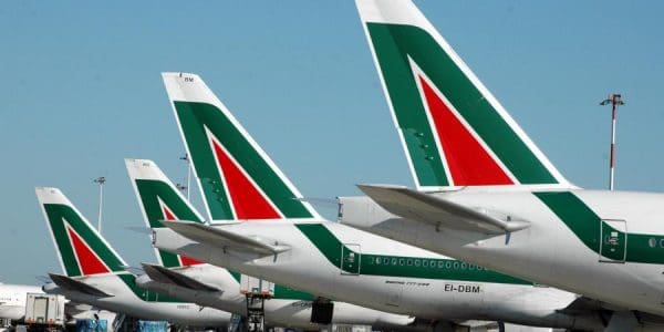 Questa immagine ha l'attributo alt vuoto; il nome del file è alitalia-e1518711229770.jpg