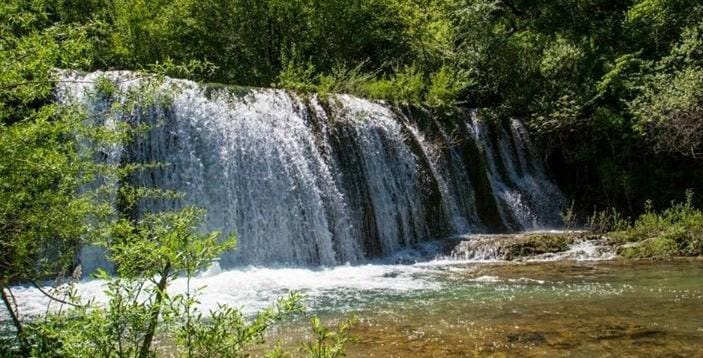 Questa immagine ha l'attributo alt vuoto; il nome del file è Le_Idilliache_Cascate_Del_Fiume_Rio.jpg