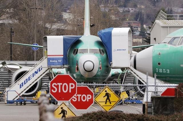 Questa immagine ha l'attributo alt vuoto; il nome del file è boeing.jpg