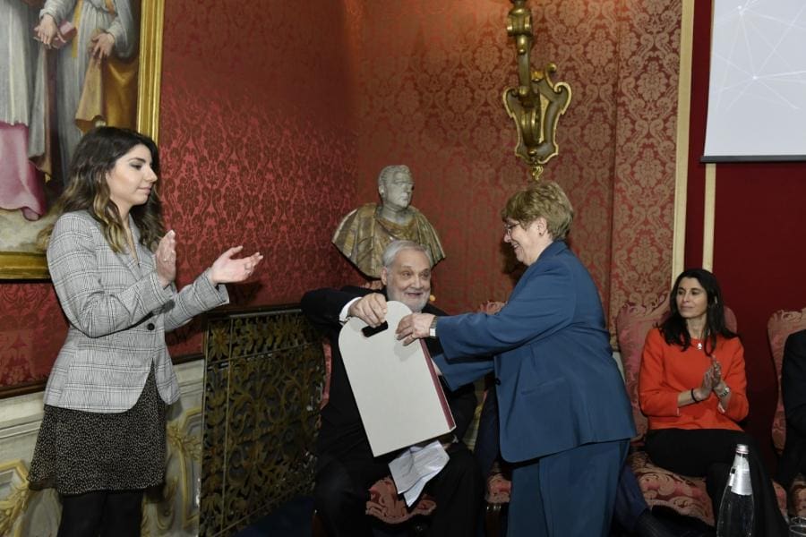 Premio Socrate 2020. Foto Di Maurizio Riccardi. Maria Rosaria Capobianchi Riceve Il Premio (2)
