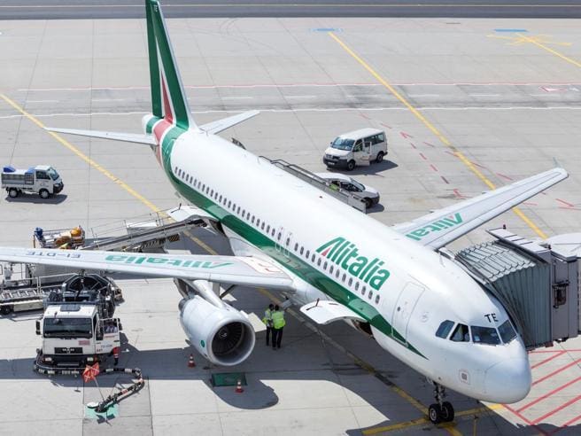 Questa immagine ha l'attributo alt vuoto; il nome del file è alitalia.jpg