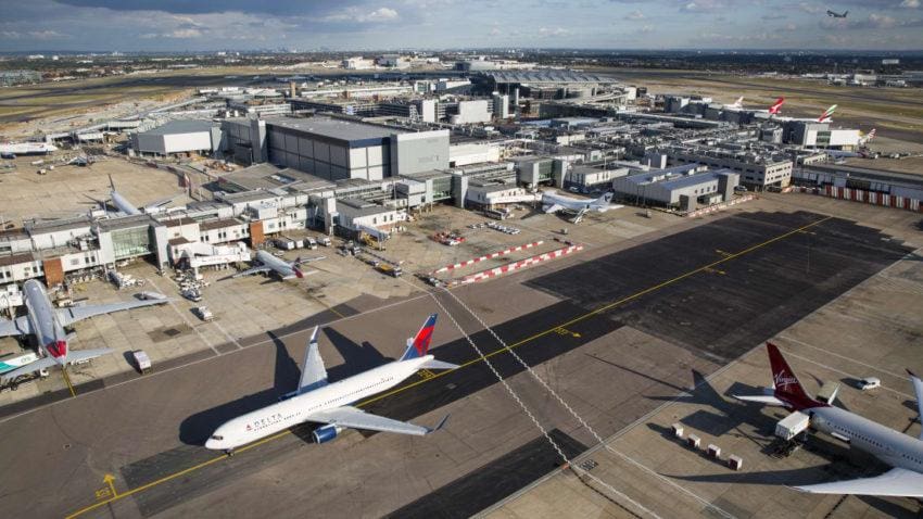 Questa immagine ha l'attributo alt vuoto; il nome del file è aeroporti.jpg